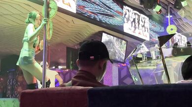 【越南夜店12】现场热舞 奶子几乎全漏 超性感刺激 (3)