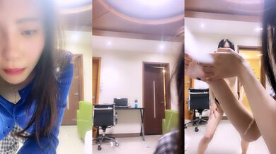 《最新流出重磅福利》青春无敌私密电报群内福利，艺校顶级身材高颜气质美女【小可爱】私拍~和闺蜜各种脱衣裸舞挑逗 (1)